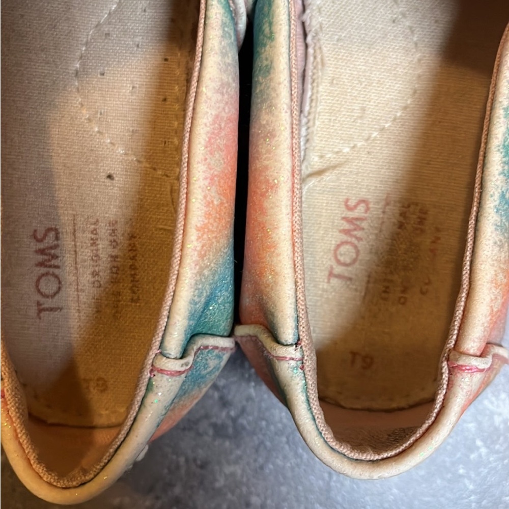 Toms - Picture 3 of 4